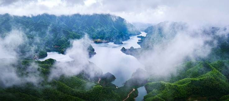 1、《山口岩全景》
